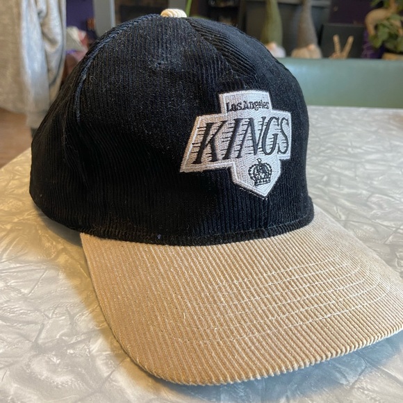 STARTER Other - Vintage 90s corduroy L.A. Kings snap back hat